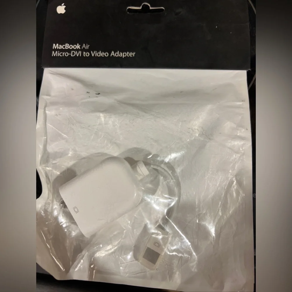 Apple MacBook Air Micro-DVI to Video Adapter